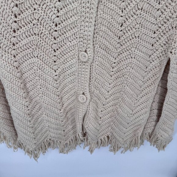 1960 VTG Hand Knit Shawl Poncho Sweater Womens One Size Chunky Button Fringe - Picture 3 of 6